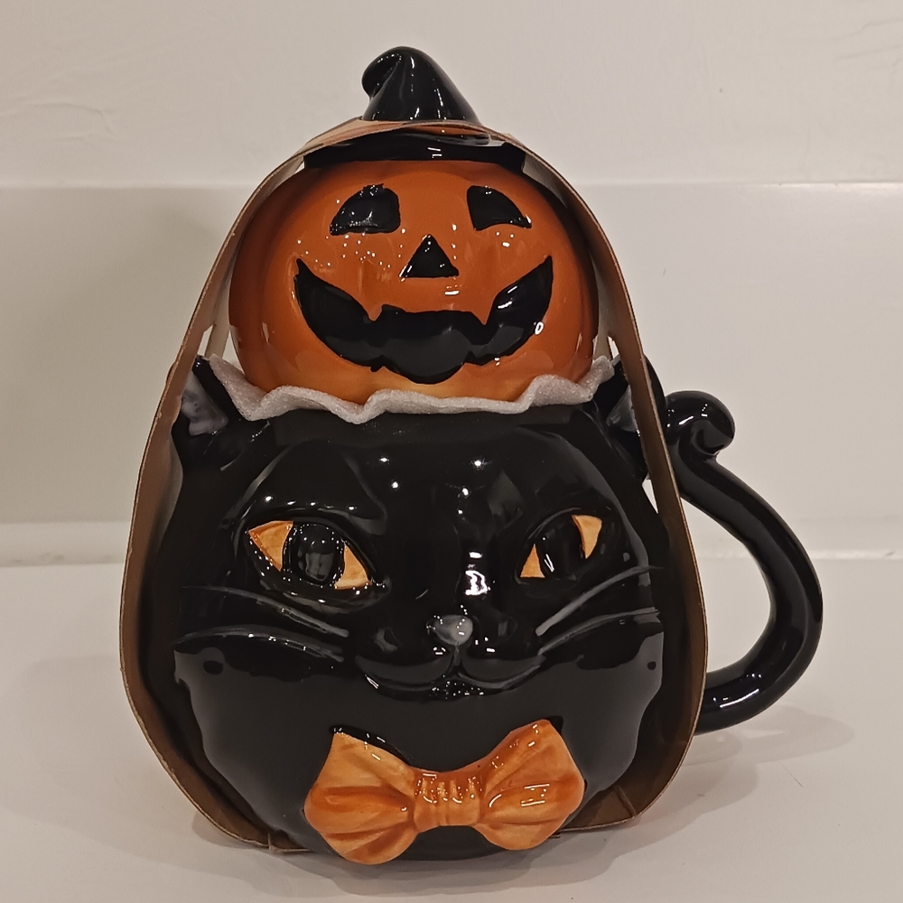 Black cat mug with jack-o-lantern topper